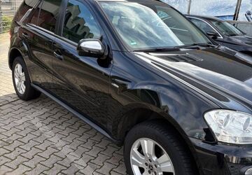 Mercedes-Benz ML 300 199.000 km 10.900 &euro; Bergisch Gladbach 51427
