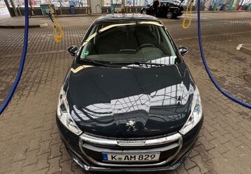 Peugeot 208 145.000 km 6.500 &euro; Köln 50829