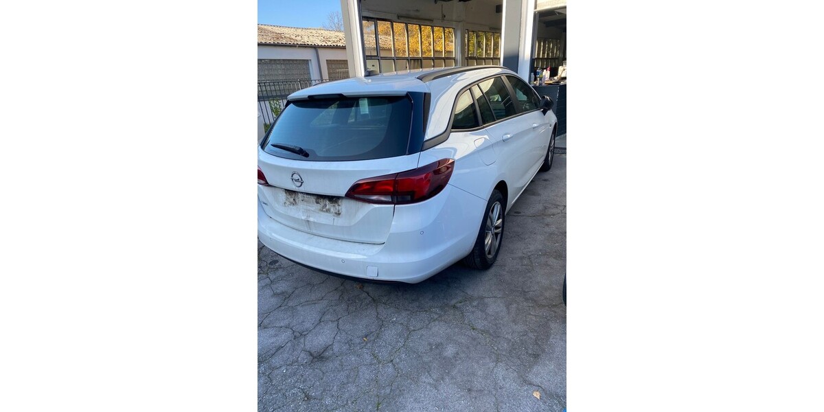 Opel Astra K Sports1.5CDTI.NAVI. VOLL-LED.PDC.ALUF 140.000 km 4.100 &euro; Hilden 40721