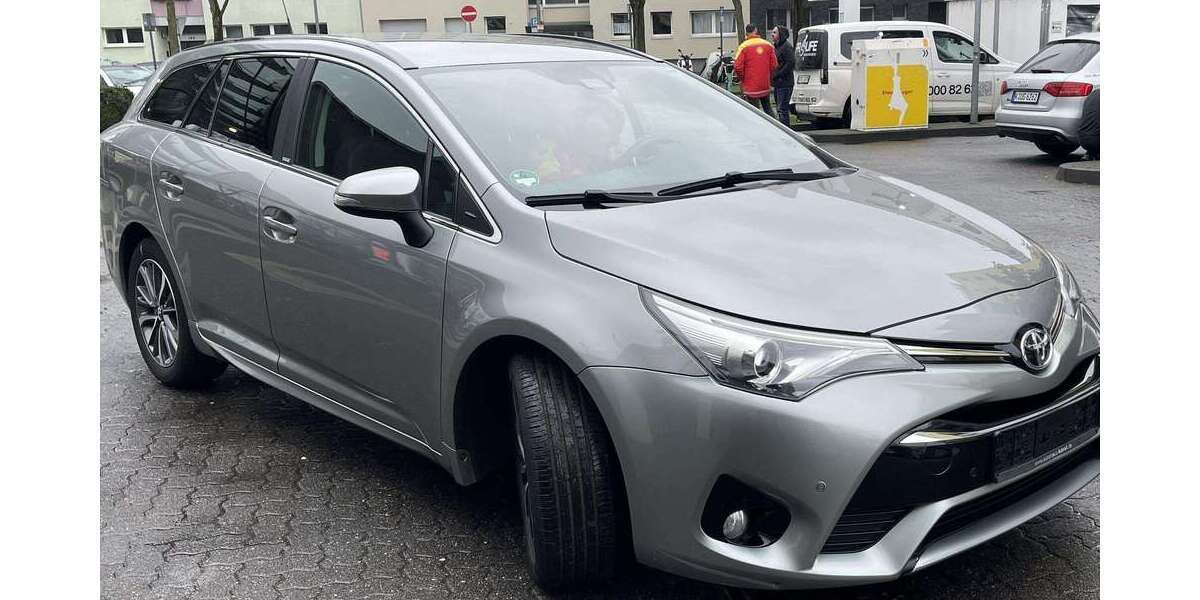 Toyota Avensis 205.000 km 7.900 &euro; Köln 51105