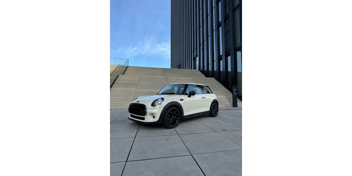 Mini ONE 55.000 km 9.900 &euro; Düsseldorf 40221