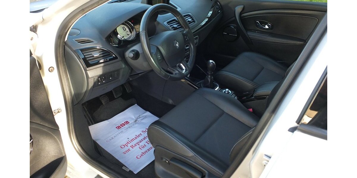 Renault Megane BOSE EDITION NAVI KLIMAAUTOM TEILLEDER PARK 107.158 km 7.408 &euro; Köln 50858