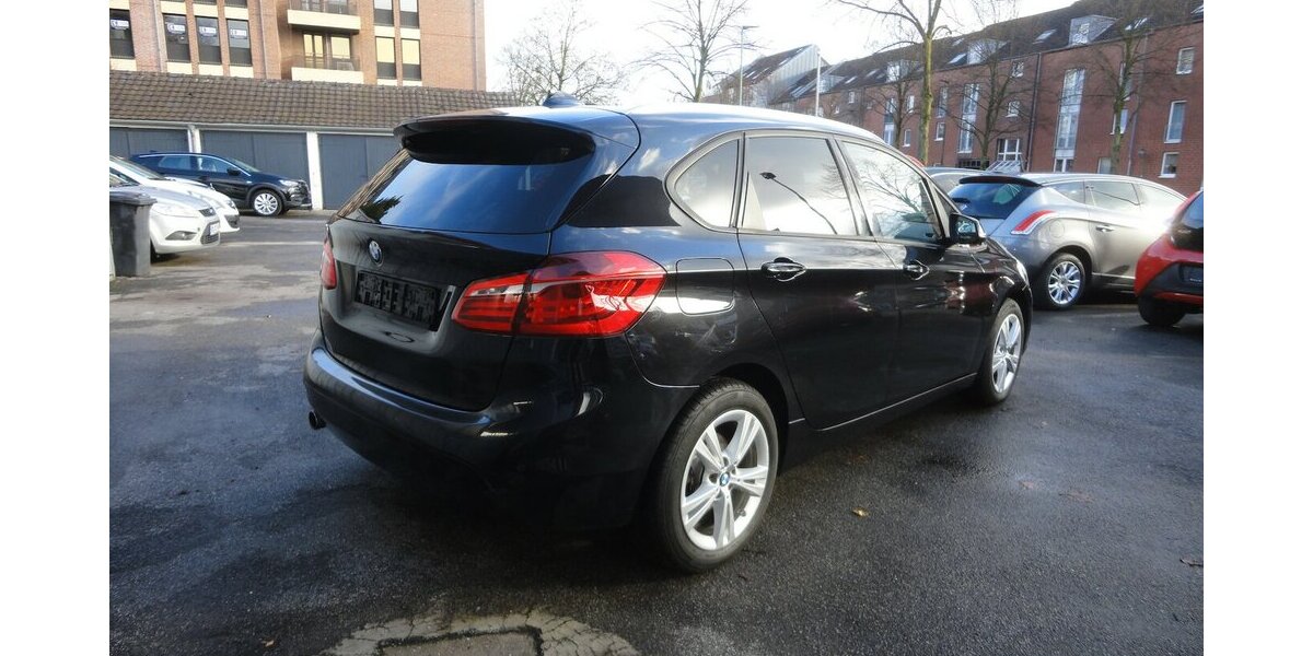 BMW 218 Active Tourer Autom Navi LED Klimatr.PDC SHZ 112.000 km 12.900 &euro; Neuss 41462