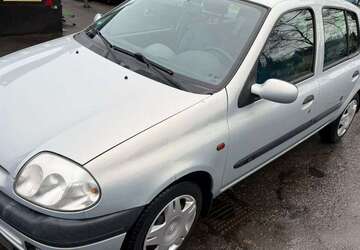 Renault Clio 72.300 km 1.700 &euro; Köln 51069