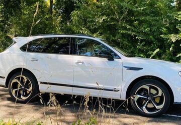 Bentley Bentayga 15.600 km 219.900 &euro; Köln 50858