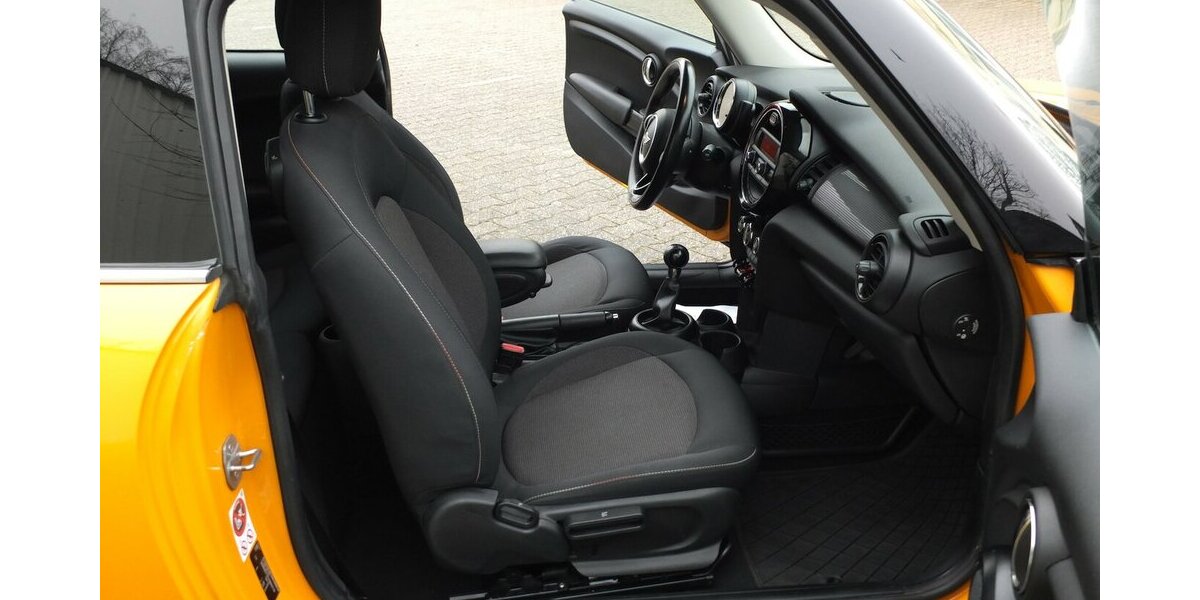 Mini One D KLIMAAUTOMATIK PDC SITZHEIZUNG WINTERREIFEN 122.875 km 8.904 &euro; Köln 50858