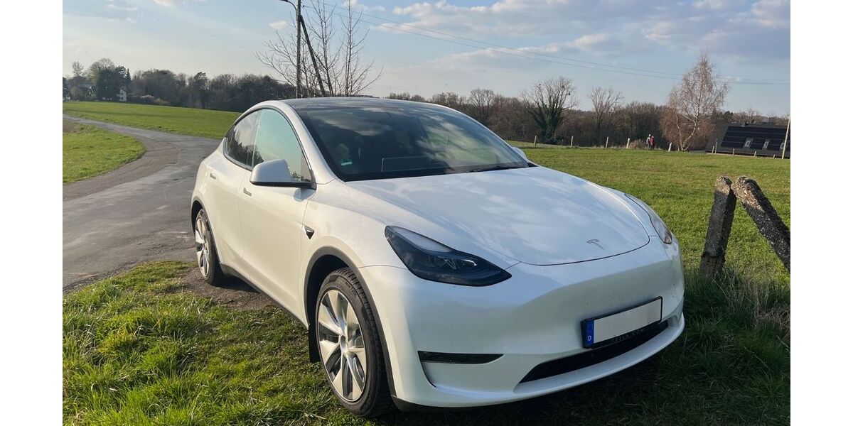 Tesla Model Y 90.295 km 30.900 &euro; Bergisch Gladbach 51429