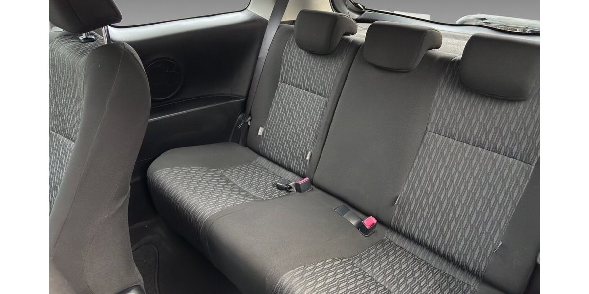 Toyota Yaris 1.0 Basic Radio 91.836 km 2.900 &euro; Wuppertal 42327