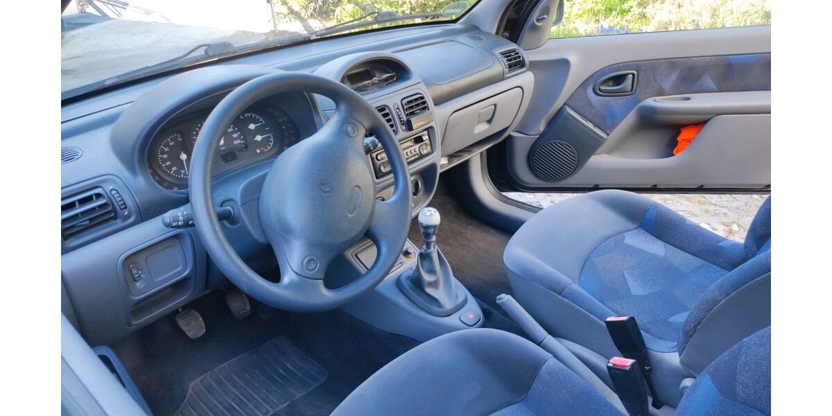 Renault Clio 122.800 km 777 &euro; Solingen 42657
