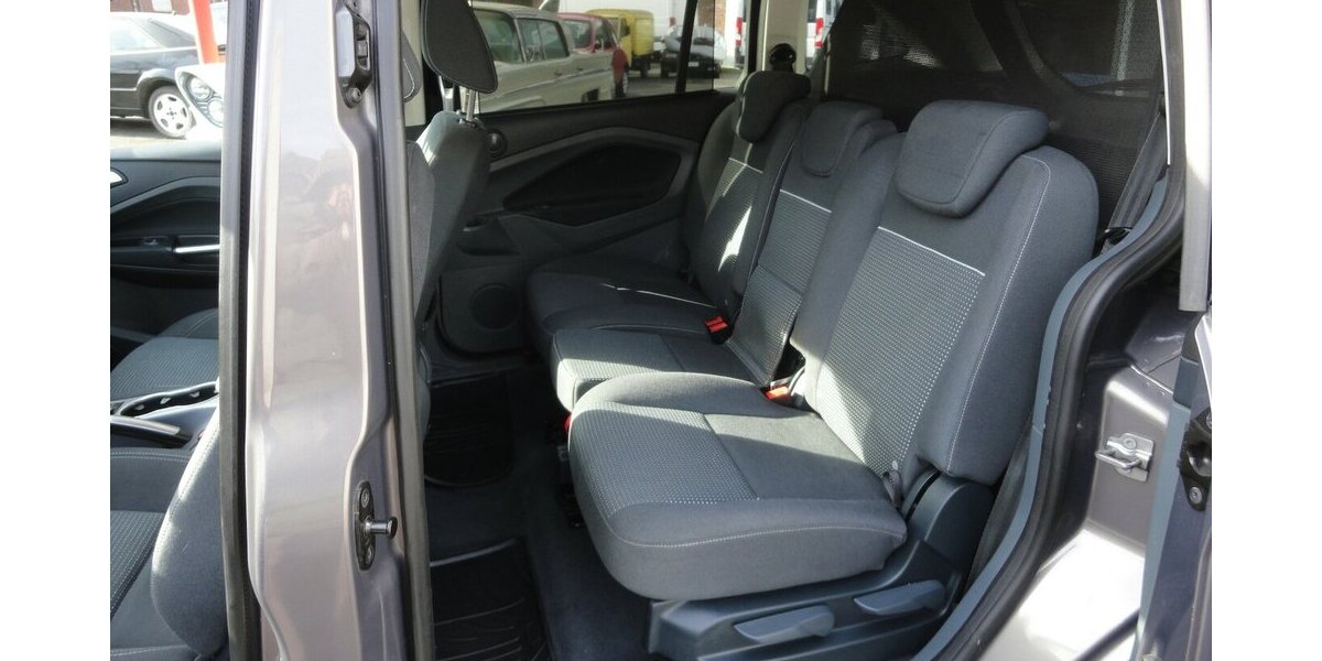 Ford Grand C-Max SYNC Edit. 1,6L/110KW Klima+SHZ+PDC 170.000 km 5.999 &euro; Neuss 41462