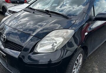 Toyota Yaris 183.000 km 3.999 &euro; Köln 51145