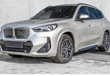 BMW iX1 2.900 km 53.990 &euro; Köln-West 50858