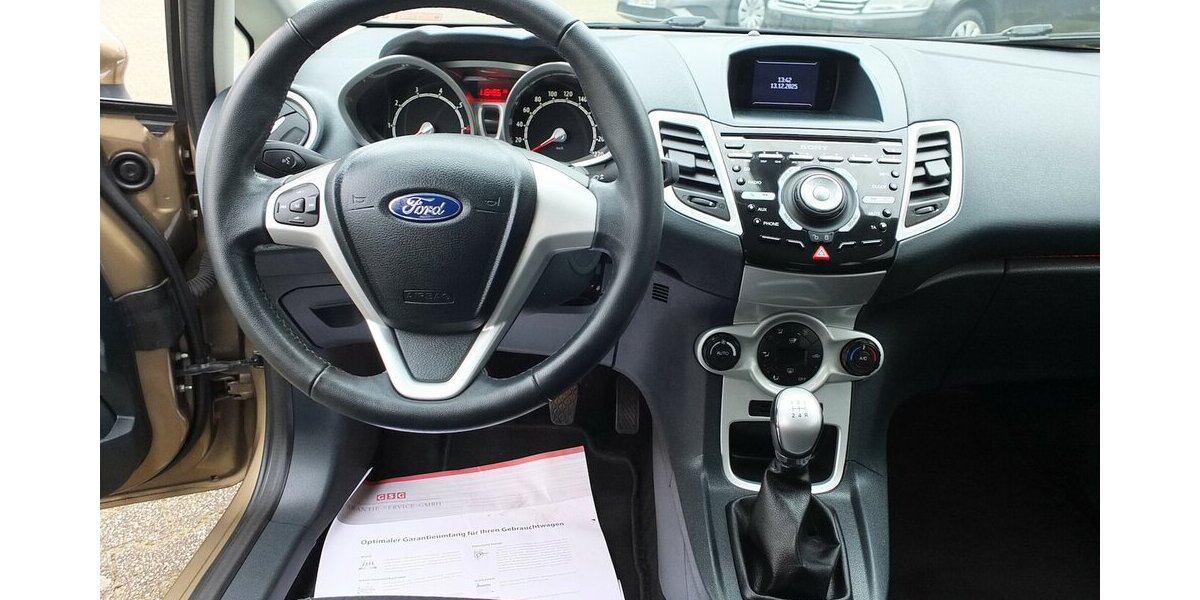 Ford Fiesta TITANIUM KLIMAAUTOMATIK RÜCKFAHRKAMERA 115.395 km 5.908 &euro; Köln 50858