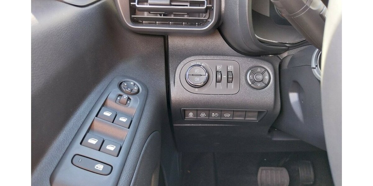 Opel Combo Life - e Ultimate 4.500 km 28.290 &euro; HAAN 42781