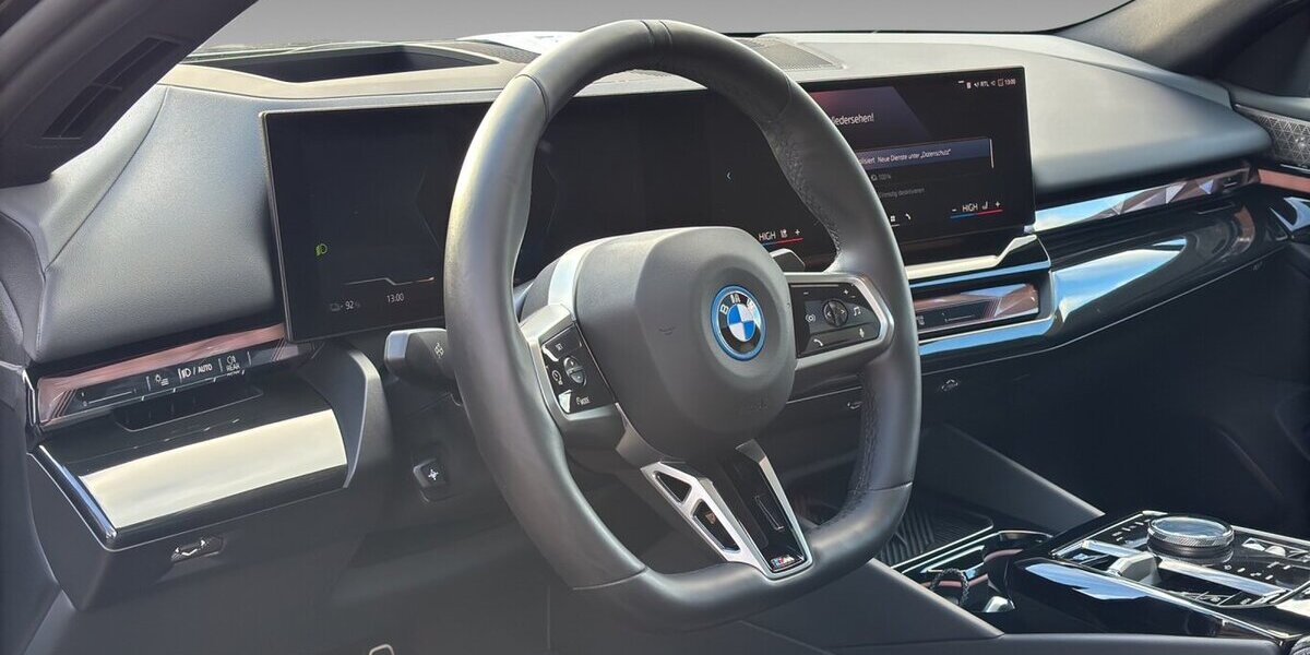 BMW i5 40e M-Sport Pro Pano B&W 360° HuD Comfortsitz 61.726 km 46.900 &euro; Wuppertal 42327