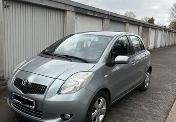 Toyota Yaris 192.813 km 3.299 &euro; Wülfrath 42489