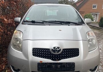 Toyota Yaris 405.000 km 2.000 &euro; Köln 51147