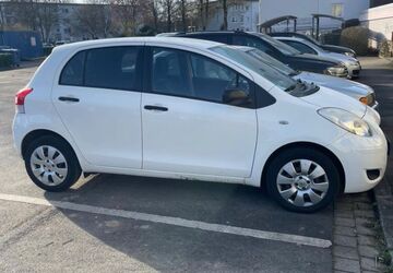 Toyota Yaris 156.000 km 2.800 &euro; Leverkusen 51371