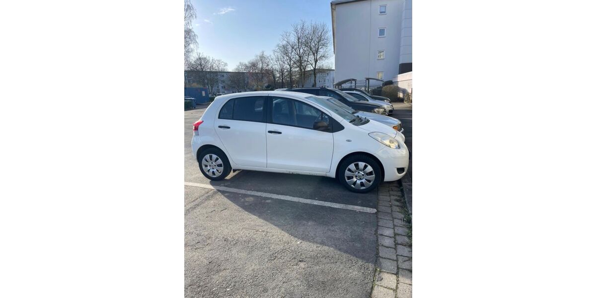 Toyota Yaris 156.000 km 2.800 &euro; Leverkusen 51371
