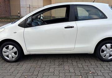 Toyota Yaris 208.000 km 2.900 &euro; Düsseldorf 40210