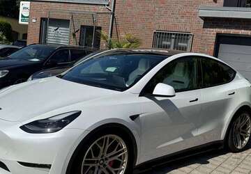 Tesla Model Y 16.000 km 49.999 &euro; Solingen 42651