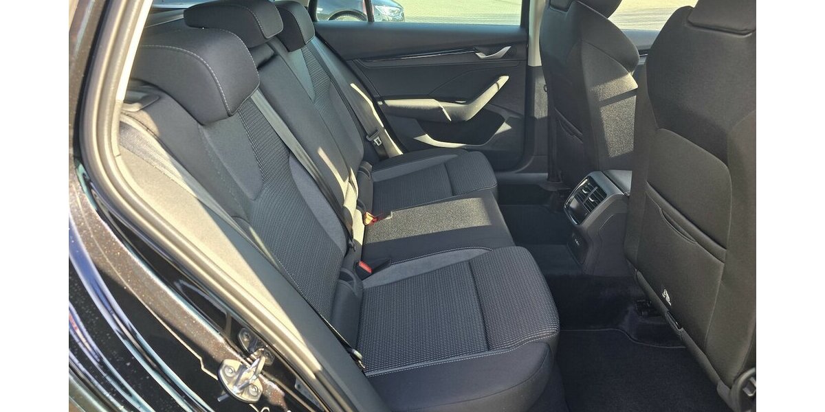 Skoda Octavia Selection Automatik|Winterpaket|LED 1.008 km 32.990 &euro; Wermelskirchen 42929