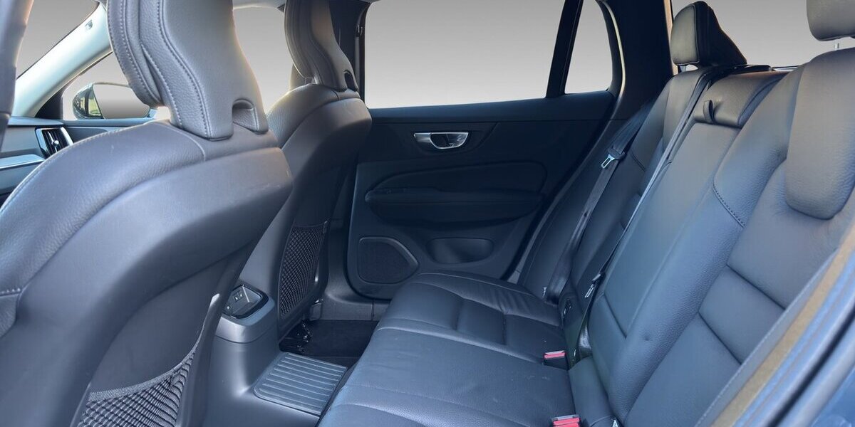 Volvo V60 T8 Plus Dark Hybrid AWD Leder LED AHK 12.629 km 30.900 &euro; Wuppertal 42327