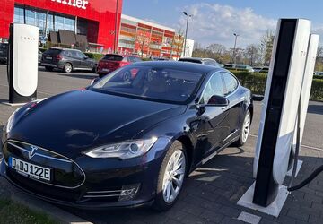 Tesla Model S 219.000 km 18.900 &euro; Düsseldorf 40225