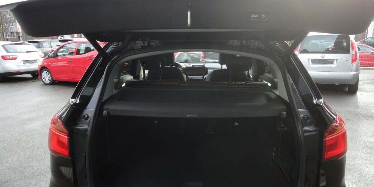 BMW X1 20 d xLine 4x4 Autom Navi Leder SHZ PDC LED 208.000 km 15.999 &euro; Neuss 41462