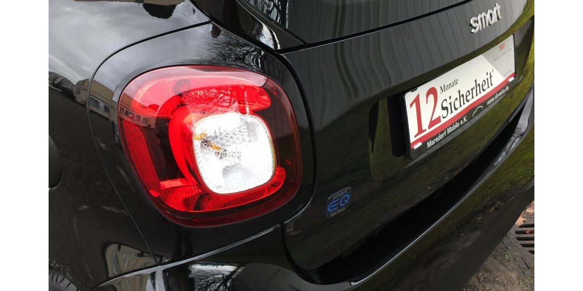 Smart ForTwo electric drive EQ AUTOMATIK KLIMAAUTOMATIK 5.183 km 10.700 &euro; Köln 50858