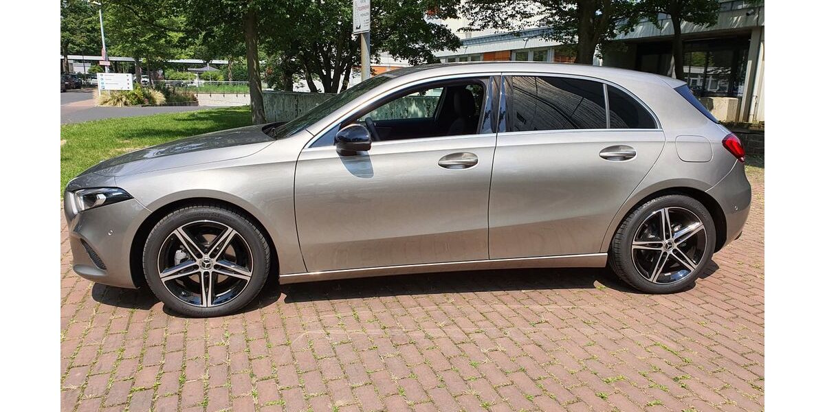 Mercedes-Benz A 180 29.000 km 21.000 &euro; Köln 51109