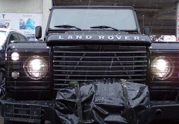 Land Rover Defender 97.986 km 28.900 &euro; Köln 51069