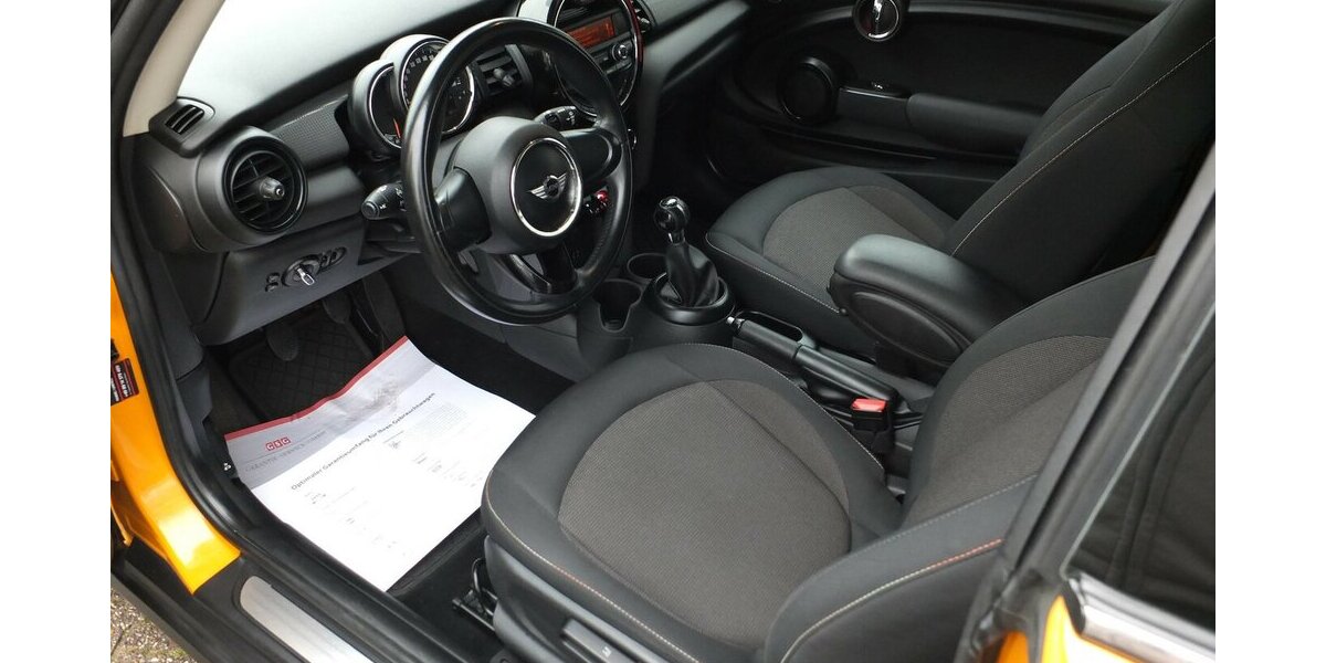 Mini One D KLIMAAUTOMATIK PDC SITZHEIZUNG WINTERREIFEN 122.875 km 8.904 &euro; Köln 50858