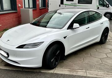 Tesla Model 3 66.500 km 36.600 &euro; Düsseldorf 40599