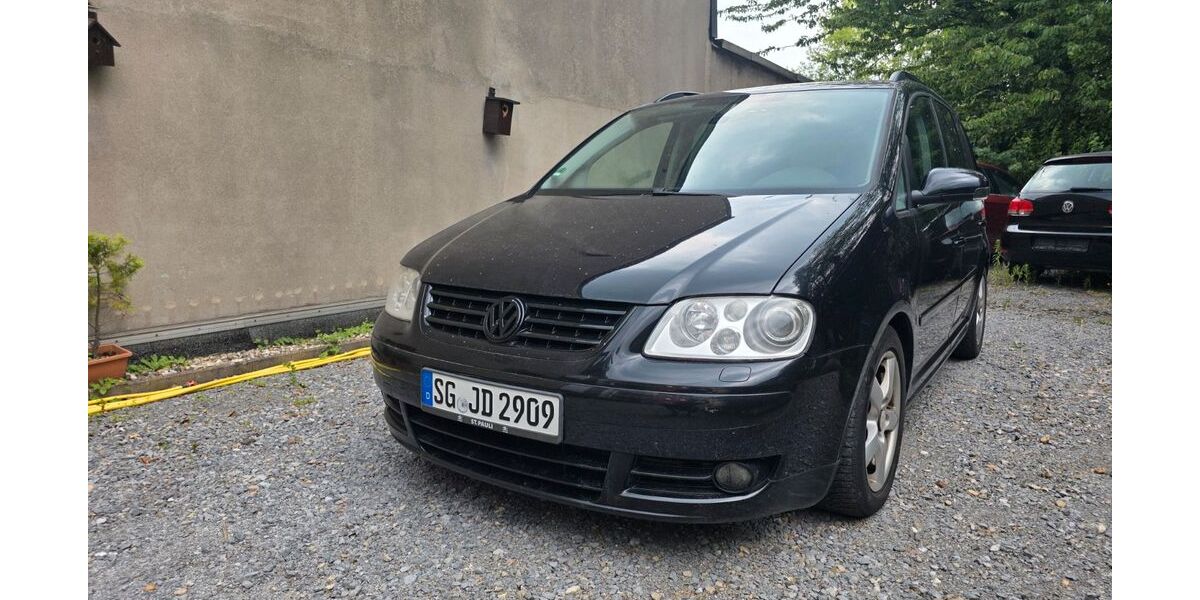 VW Touran 255.000 km 3.900 &euro; Solingen 42659