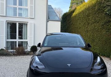 Tesla Model Y 48.840 km 35.500 &euro; Solingen 42659