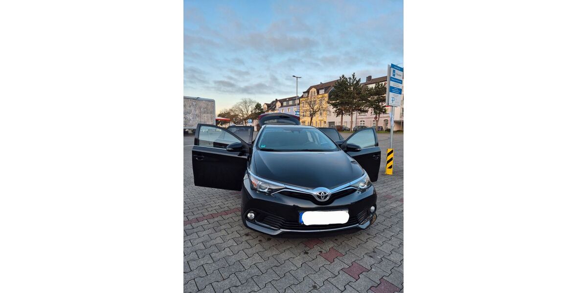 Toyota Auris 107.169 km 11.000 &euro; Hilden 40724