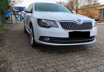 Skoda Superb 109.500 km 12.100 &euro; Velbert 42555