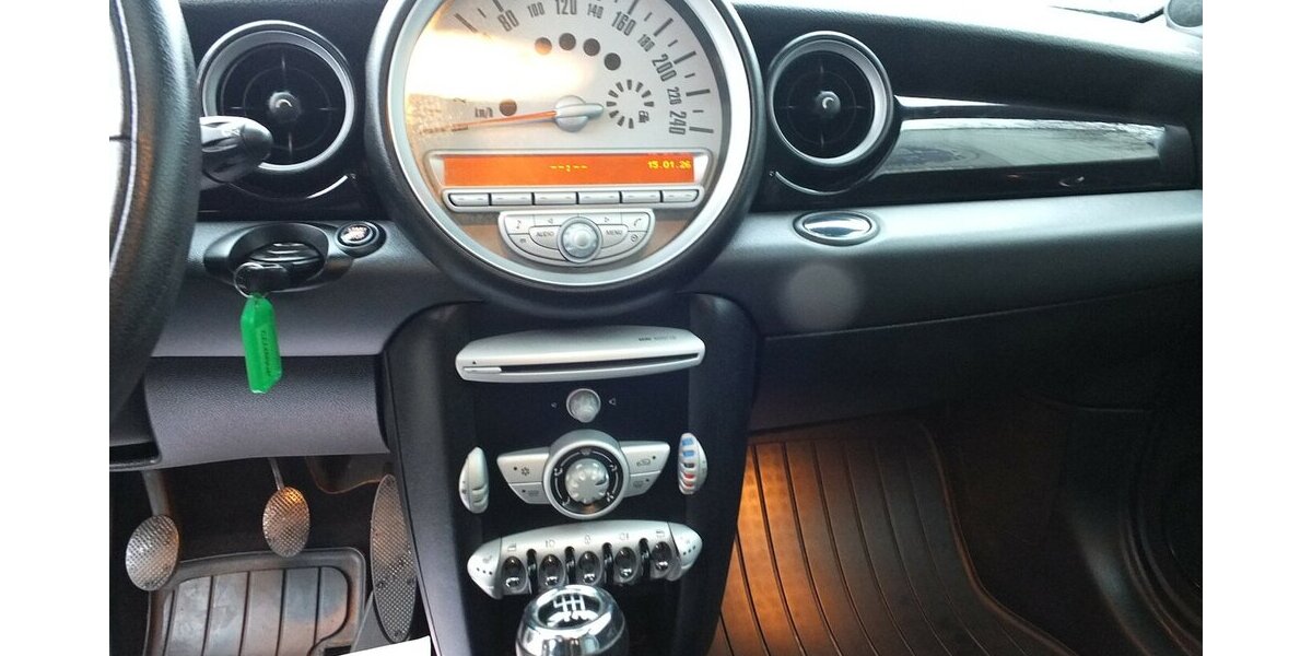 Mini Cooper D Clubman 1.HD LEDER XENON PANORAMADACH PDC 98.785 km 7.908 &euro; Köln 50858