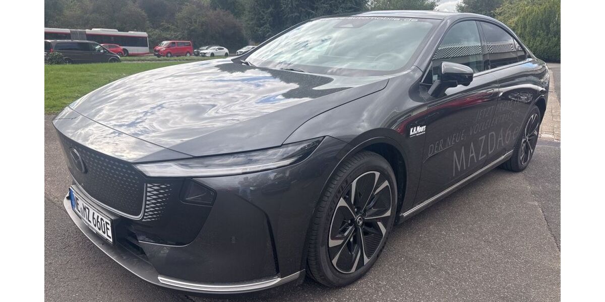 Mazda 6e 2.350 km 37.471 &euro; Neuss 41464