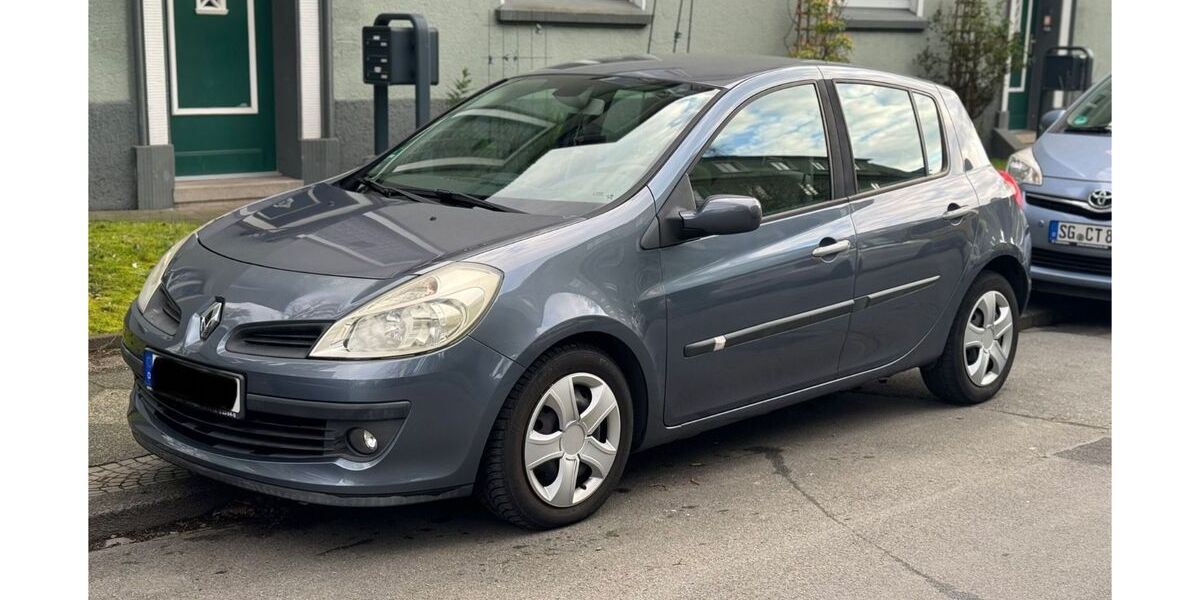 Renault Clio 100.000 km 3.000 &euro; Solingen 42655