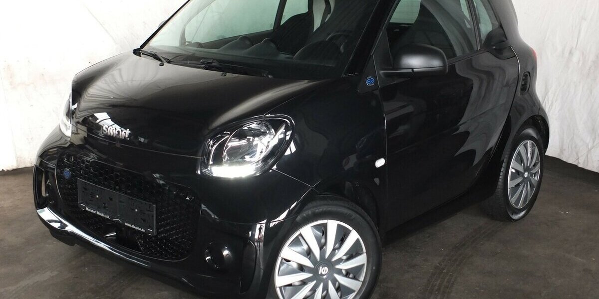 Smart ForTwo electric drive EQ AUTOMATIK KLIMAAUTOMATIK 5.183 km 10.700 &euro; Köln 50858