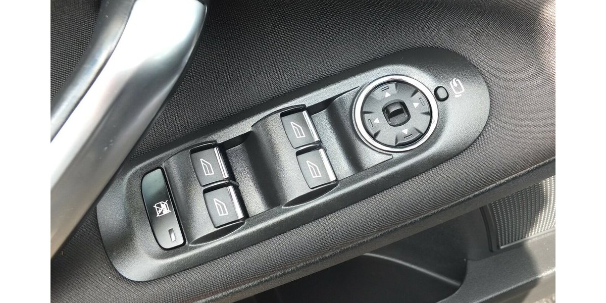 Ford Mondeo 2.0TDCi AUTOMATIC-PROBLEME NAVI XENON PDC B 143.215 km 5.500 &euro; Köln 50858