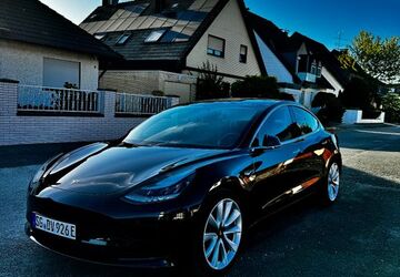 Tesla Model 3 244.000 km 16.100 &euro; Solingen 42657