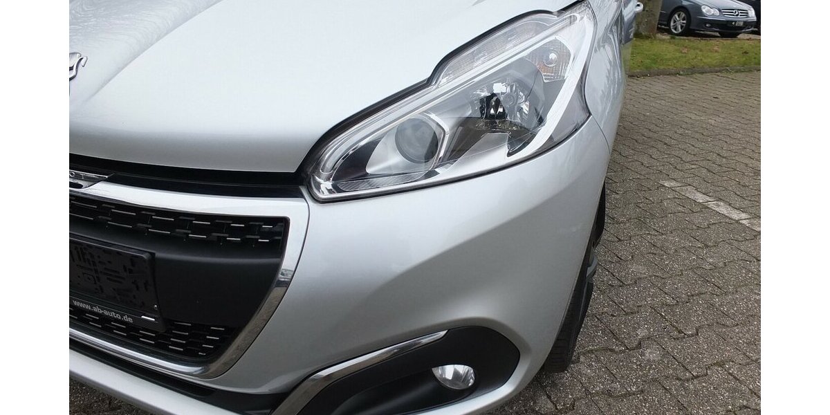 Peugeot 208 1.2 PURE TECH ALLURE KLIMAPDC SHZ SPORT LMF 98.599 km 7.704 &euro; Köln 50858