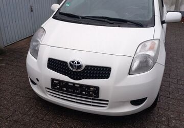 Toyota Yaris 75.000 km 3.200 &euro; Köln 51149