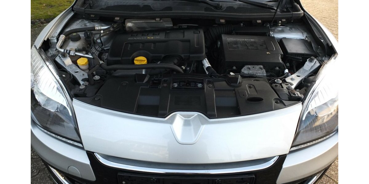 Renault Megane BOSE EDITION NAVI KLIMAAUTOM TEILLEDER PARK 107.158 km 7.408 &euro; Köln 50858