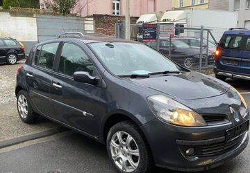 Renault Clio 106.000 km 4.999 &euro; Solingen 42655