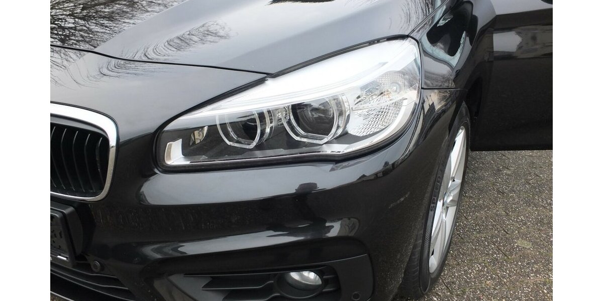 BMW 218 Active Tourer ADVANTAGE NAVI PARKASISSTENT SHZ 124.575 km 10.900 &euro; Köln 50858