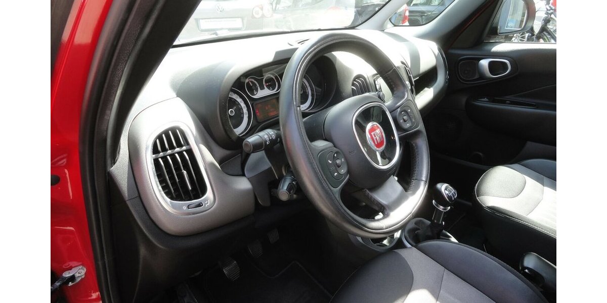 Fiat 500L 1.6D Living Navi+PanoSdach+kamera+Klimatr 158.000 km 8.399 &euro; Neuss 41462